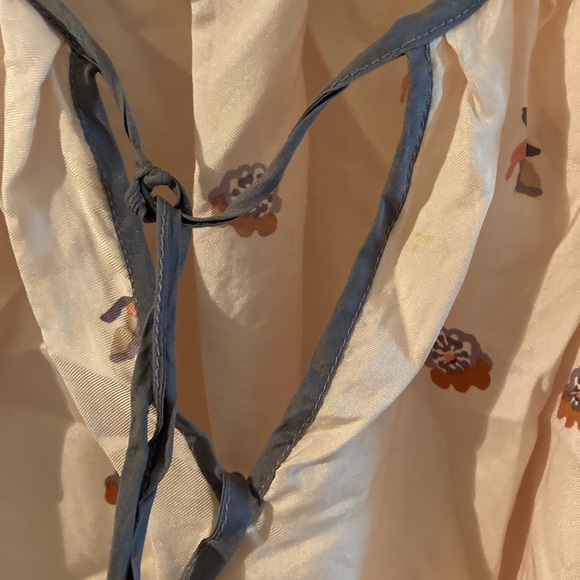 Cute light flowing top - Picture 5 of 5